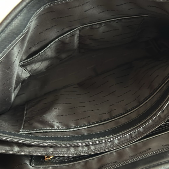 Michael Kors bag - Picture 6 of 10